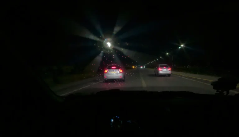 Problème de vue la nuit en voiture : causes, solutions et conseils pour conduire en toute sécurité